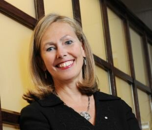  Monique F. Leroux, présidente et chef de la direction du Mouvement des caisses Desjardins sera la présidente d’honneur du premier tournoi de golf SANTÉ PRESTIGE. 